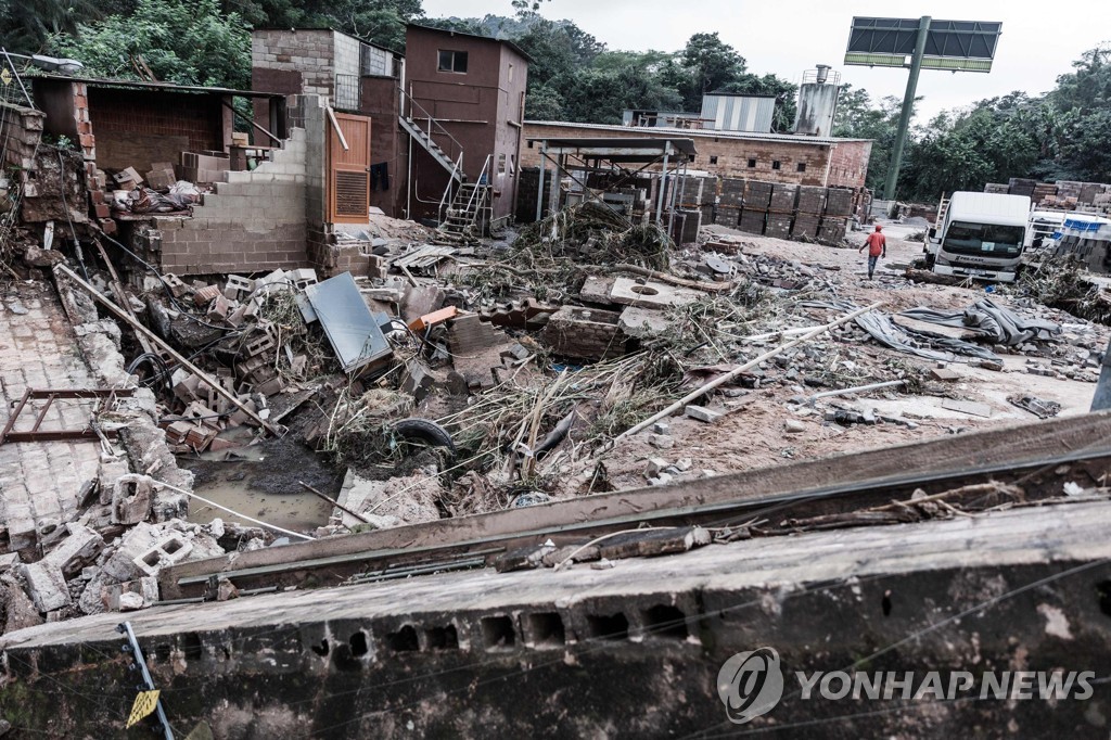 SAFRICA-WEATHER-FLOODS-DAMAGE