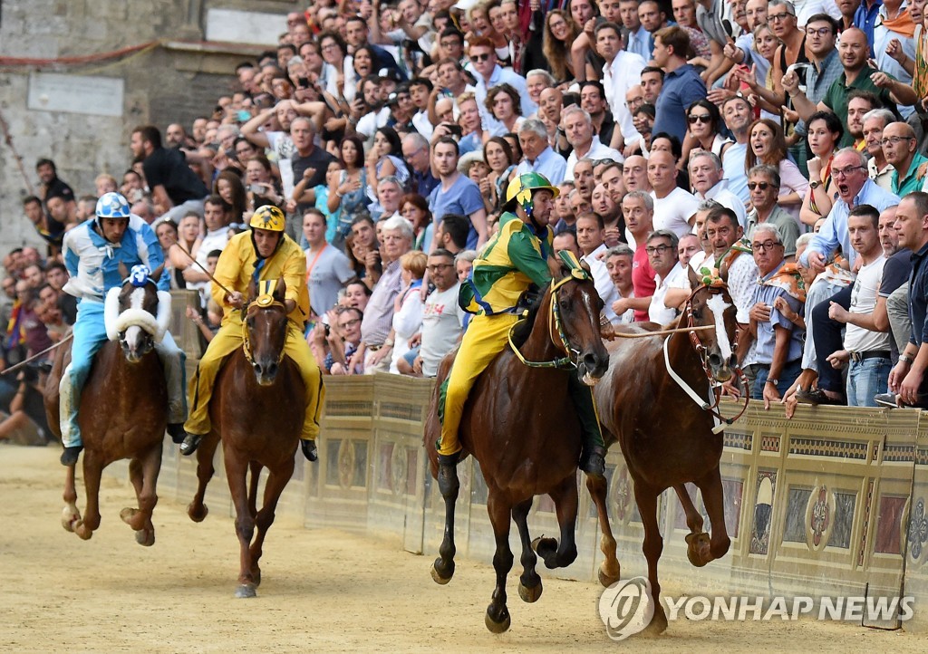 ITALY-TRADITION-HORSERACE-PALIO