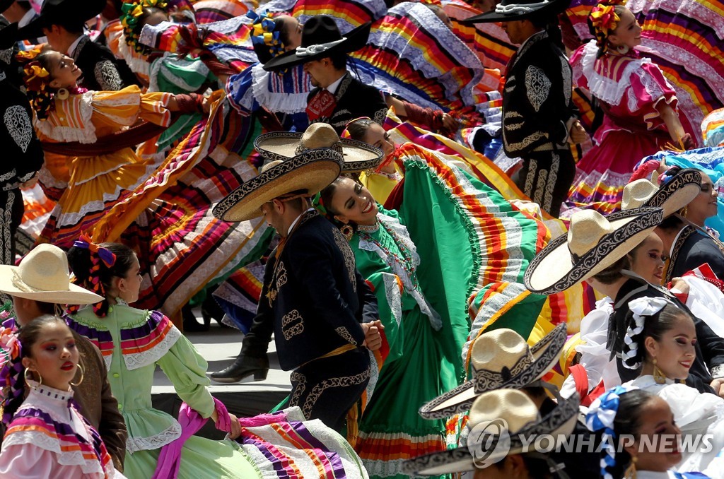 MEXICO-GUINNESS-MARIACHI-DANCE