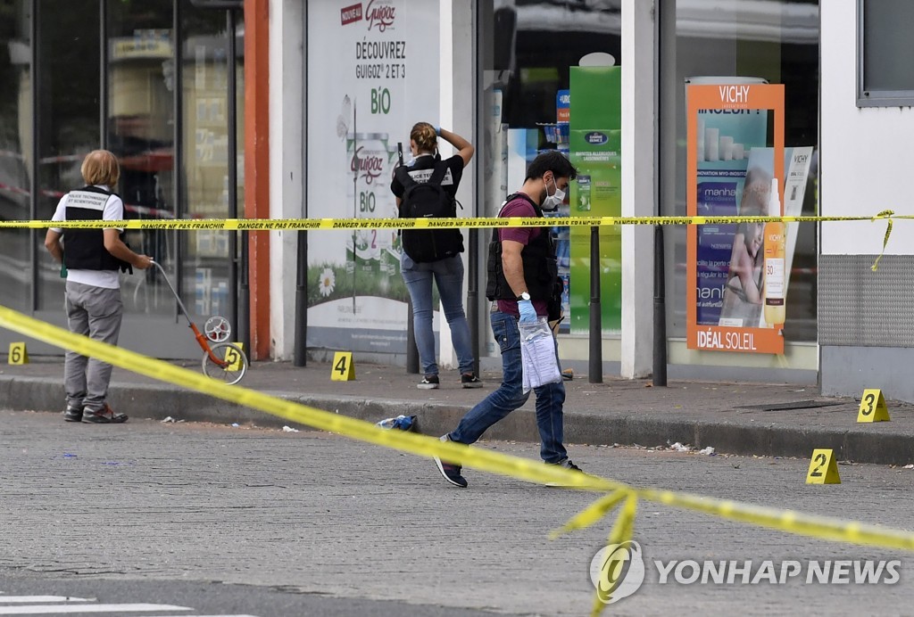 프랑스 소도시 빌뢰르반 흉기 공격 사건 현장