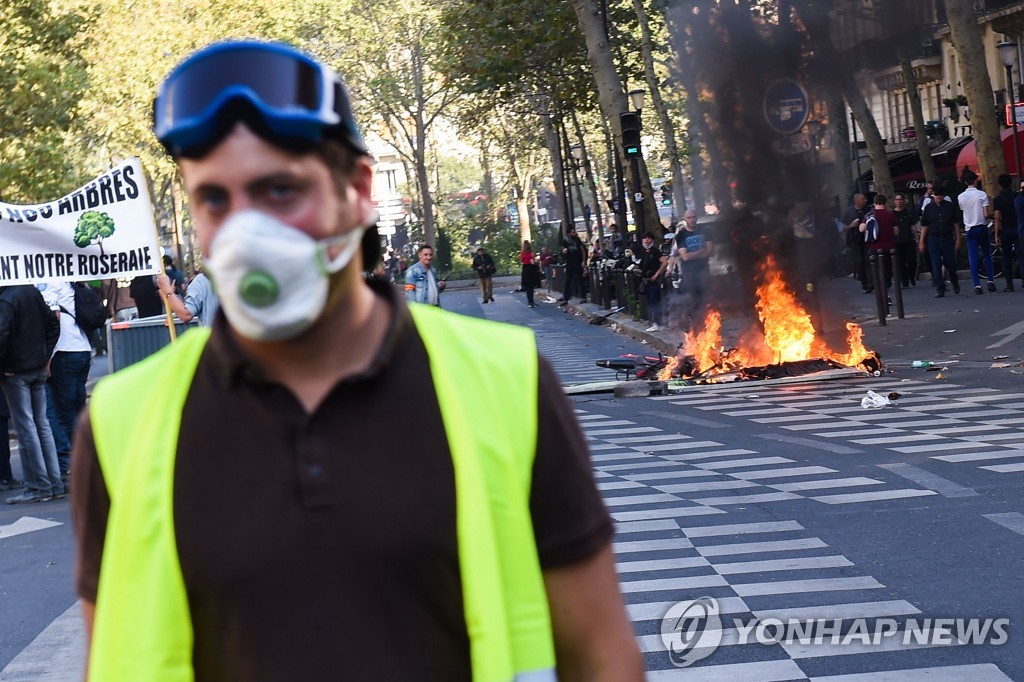파리에서 열린 '노란 조끼' 시위 [AFP=연합뉴스] 