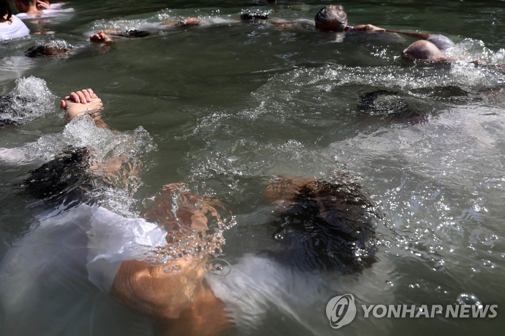 ISRAEL-BRAZIL-RELIGION-CHRISTIANITY-BAPTISM