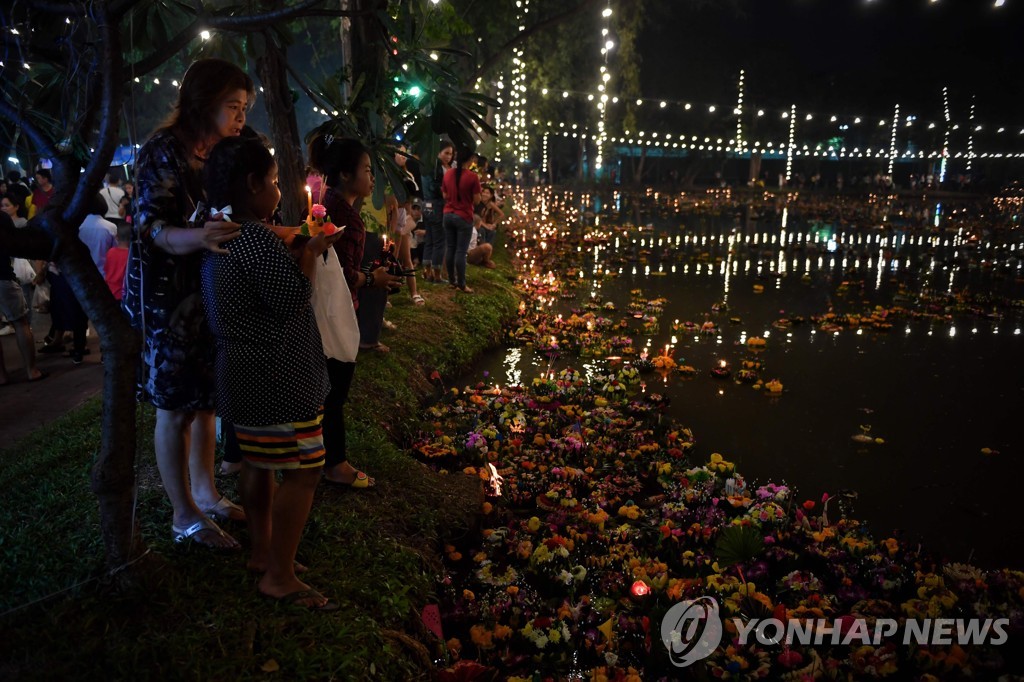 THAILAND-FESTIVAL-LOY KRATHONG