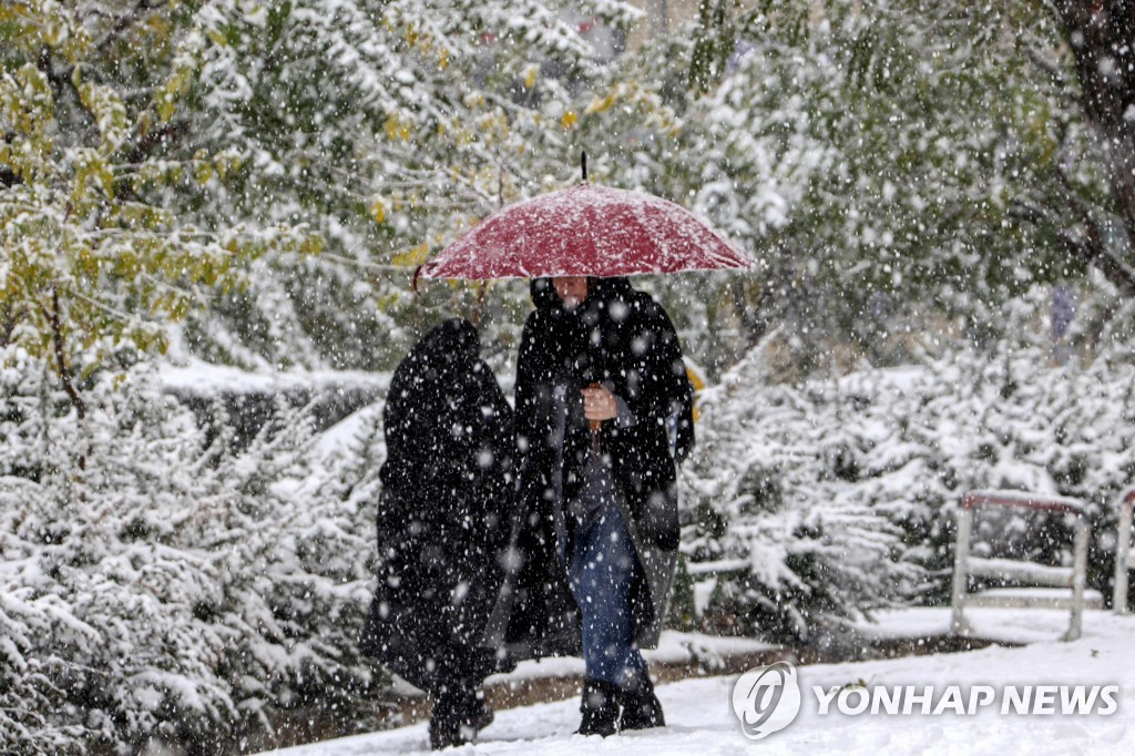 IRAN-WEATHER-TRANSPORT-SNOW