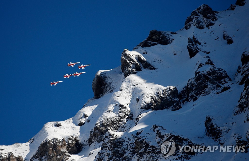 SKI-ALPINE-WORLD-SUI-MEN-DOWNHILL