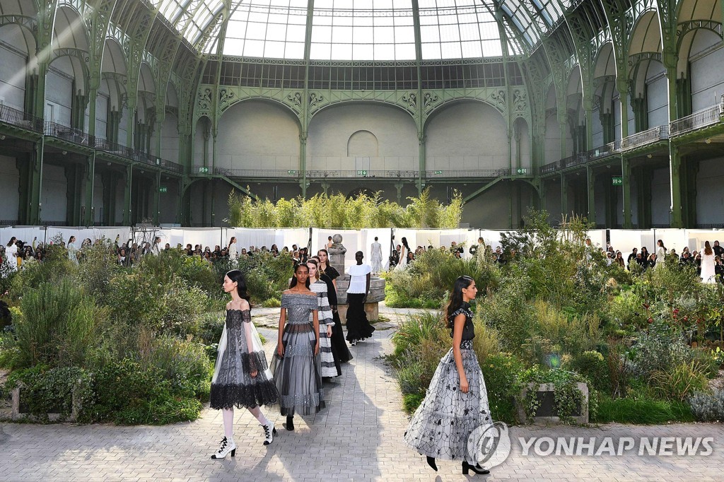 FASHION-FRANCE-CHANEL