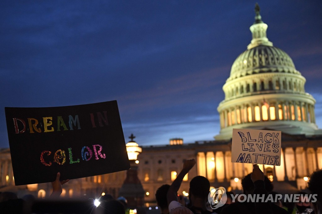 TOPSHOT-US-POLITICS-POLICE-JUSTICE-RACISM