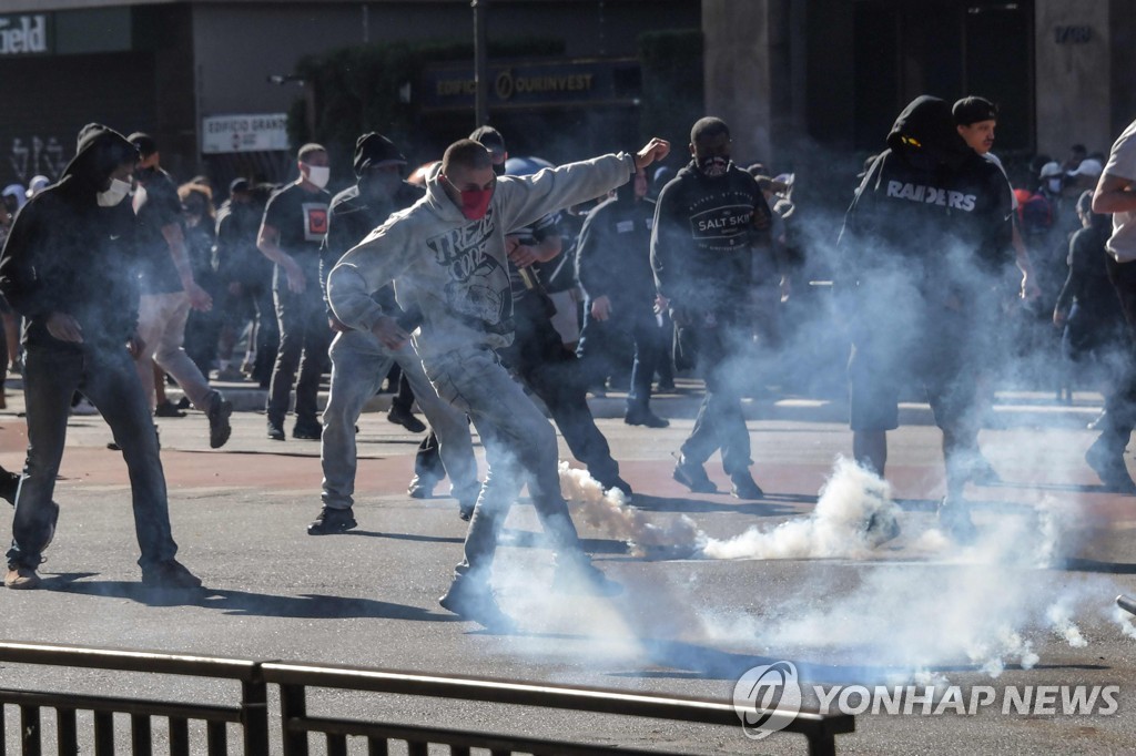 BRAZIL-HEALTH-VIRUS-BOLSONARO-FBL-PROTEST
