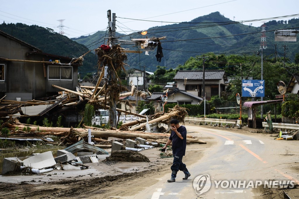TOPSHOT-CORRECTION-JAPAN-WEATHER-RAIN-FLOOD