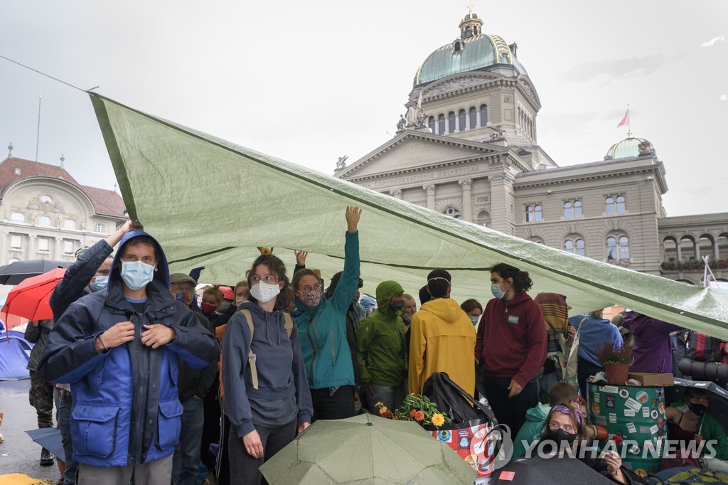 SWITZERLAND-CLIMATE-POLITICS-DEMO