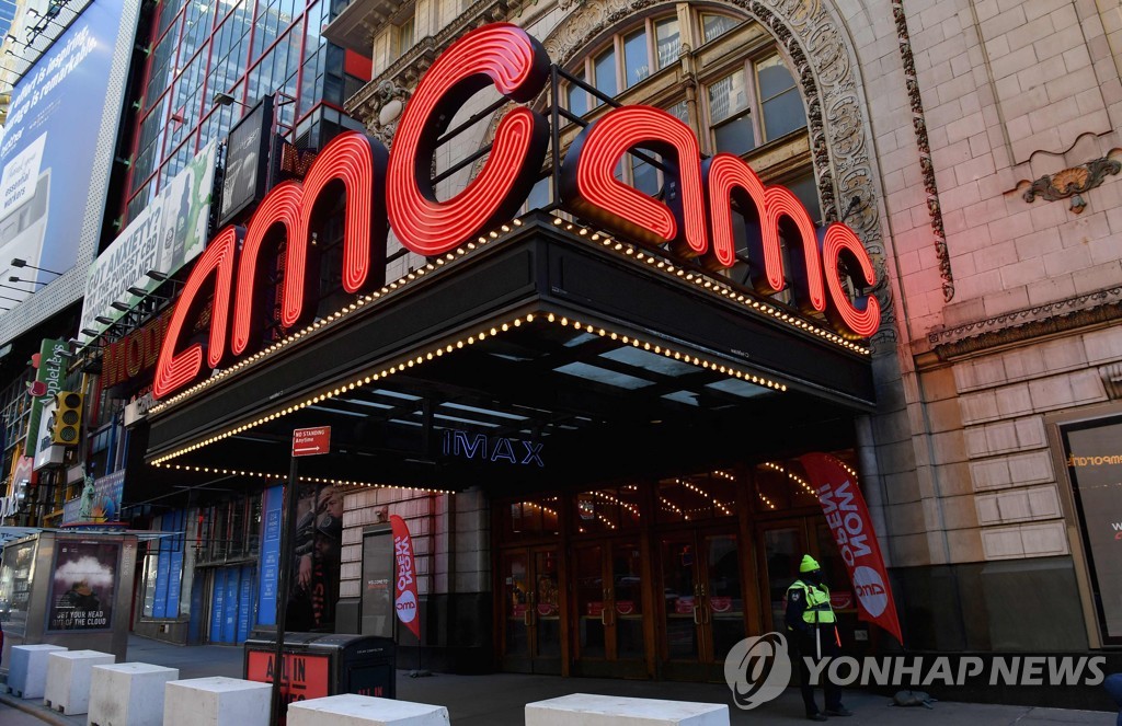 영업을 재개한 뉴욕시의 AMC 영화관