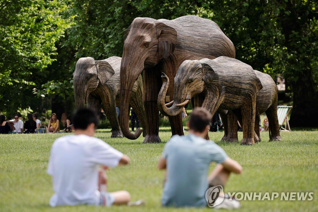 BRITAIN-ENVIRONMENT-ELEPHANT