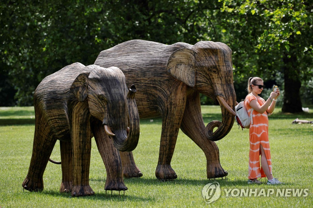 BRITAIN-ENVIRONMENT-ELEPHANT