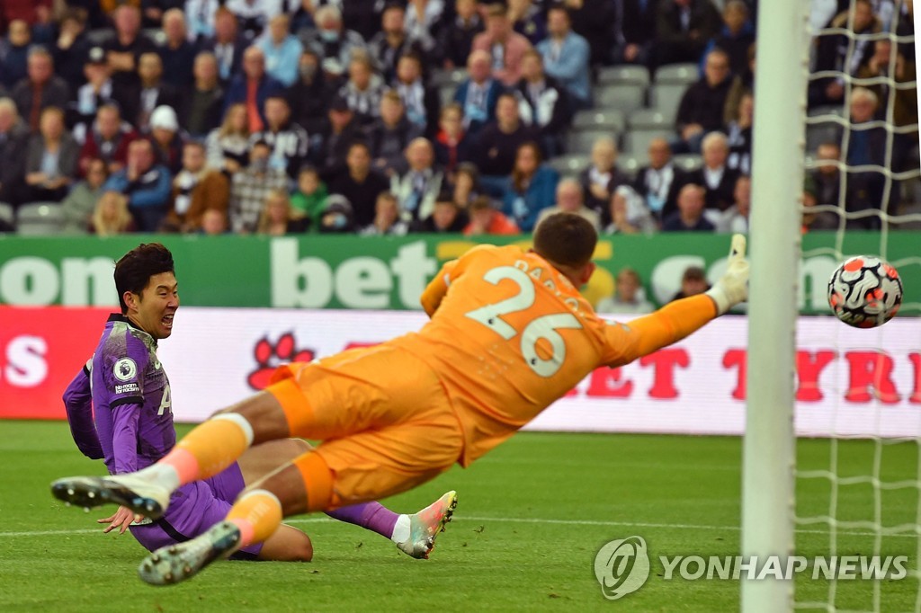 FBL-ENG-PR-NEWCASTLE-TOTTENHAM