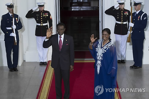 테오도로 오비앙 은게마 음바소고(왼쪽) 적도기니 대통령 부부