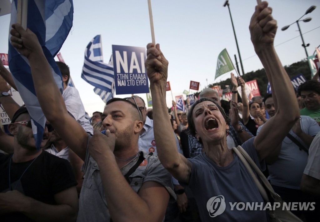 국민투표서 채권단 협상안 '찬성'을 주장하는 그리스 국민들