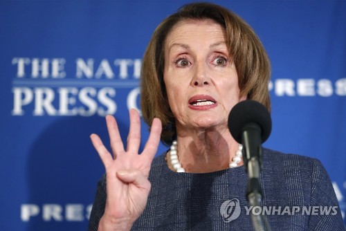 美민주 펠로시 "트럼프 예산, 중산층 희생해 부자들에게 혜택주는 것"