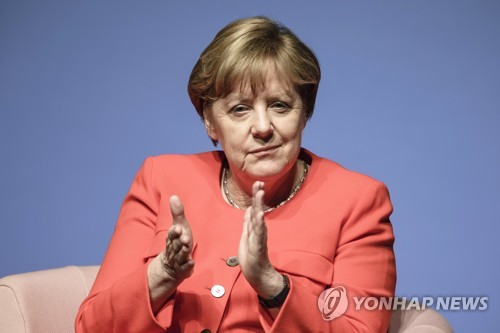 獨 동성결혼 합법화 길 열리나…메르켈, 자유투표 시사 - 1