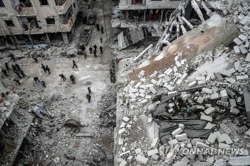 시리아군 공습에 파괴된 동구타