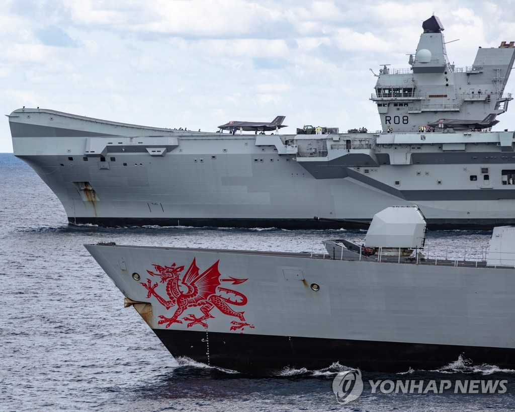 USA BRITAIN FIRST JETS LAND ONBOARD HMS QUEEN ELIZABETH
