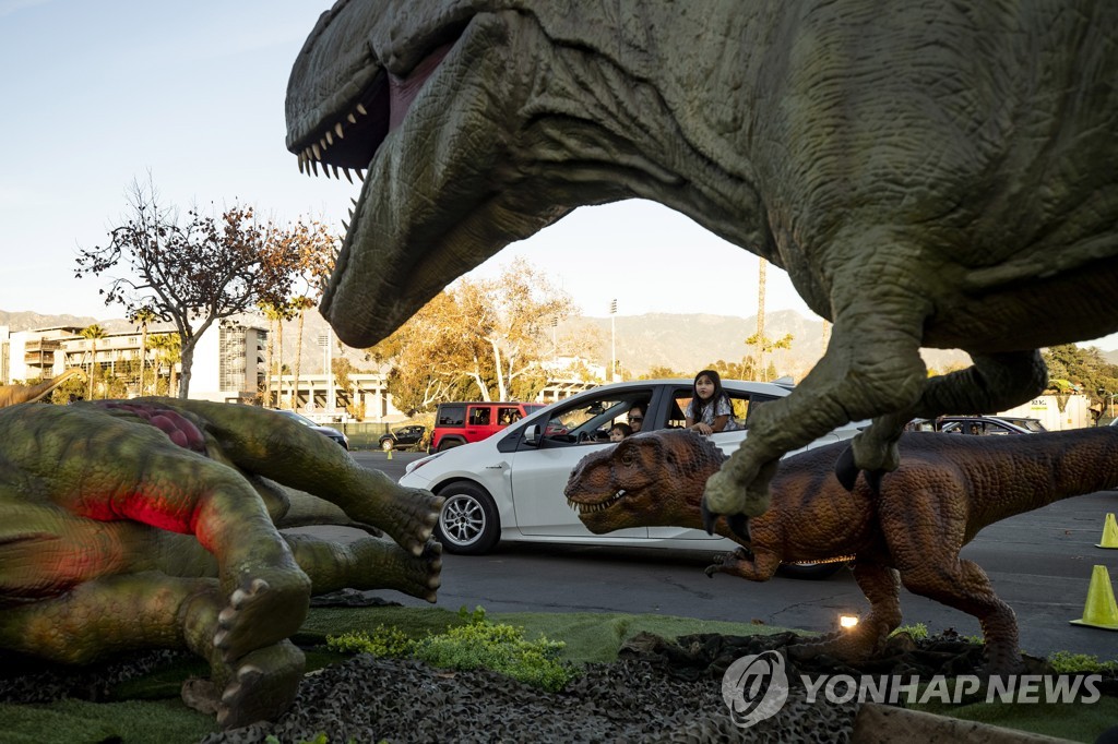 USA JURASSIC QUEST DRIVE THRU