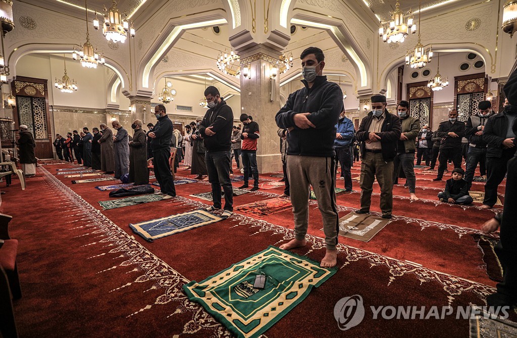 라마단 의무 지키는 팔레스타인 무슬림