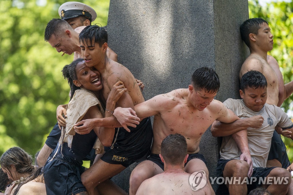 USA USNA HERNDON MONUMENT CLIMB