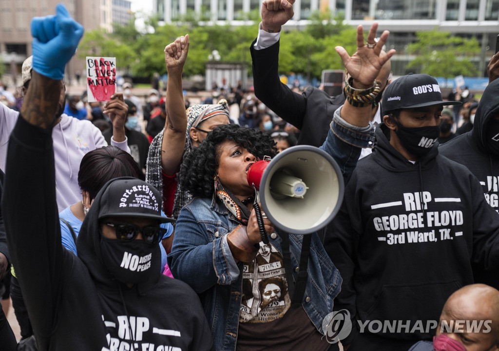 US-PROTESTS-CONTINUE-OVER-DEATH-OF-GEORGE-FLOYD,-KILLED-IN-POLIC