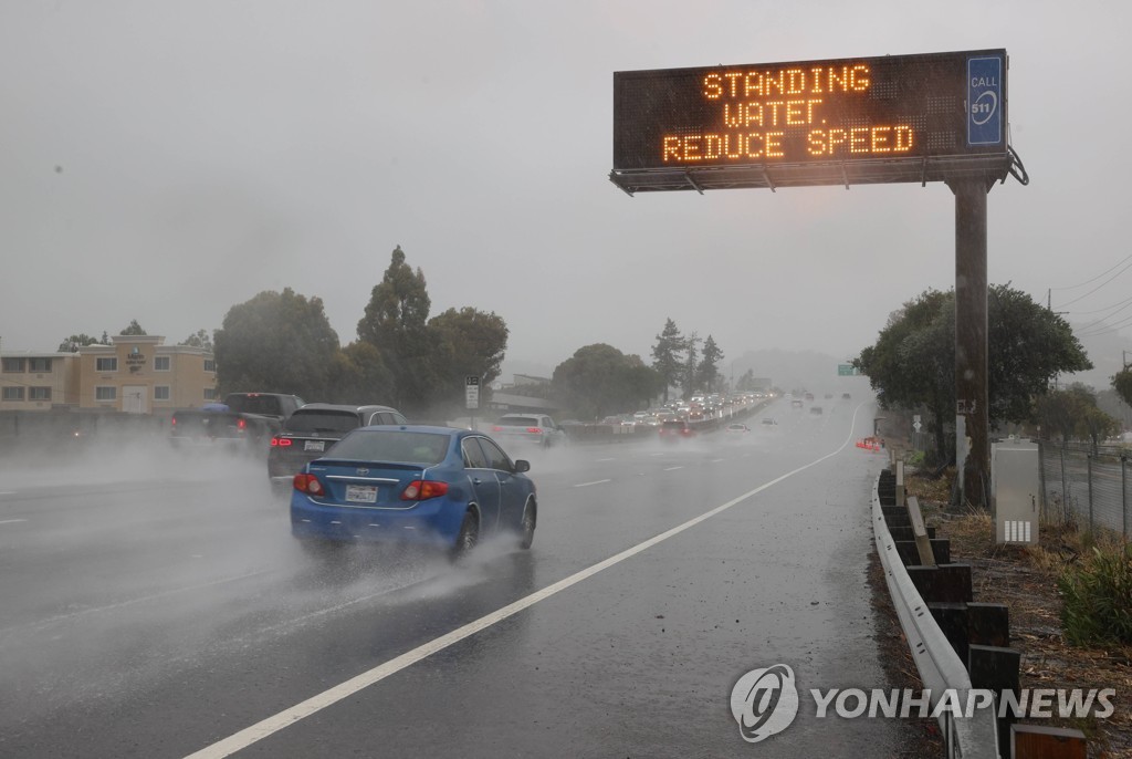 US-"BOMB-CYCLONE"-BRINGS-HEAVY-PRECIPITATION-TO-NORTHWEST-UNITED