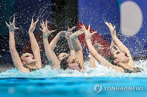 '호흡 착착'…2024 러시아 아티스틱 수영 선수권 대회