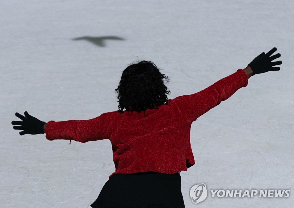 ROCKEFELLER ICE RINK OPENS
