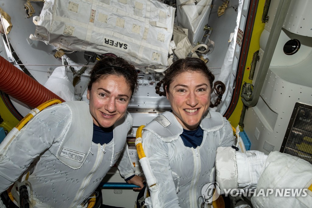 여성우주인들로만 구성된 팀, 첫 우주유영…"ISS 수리 작업"