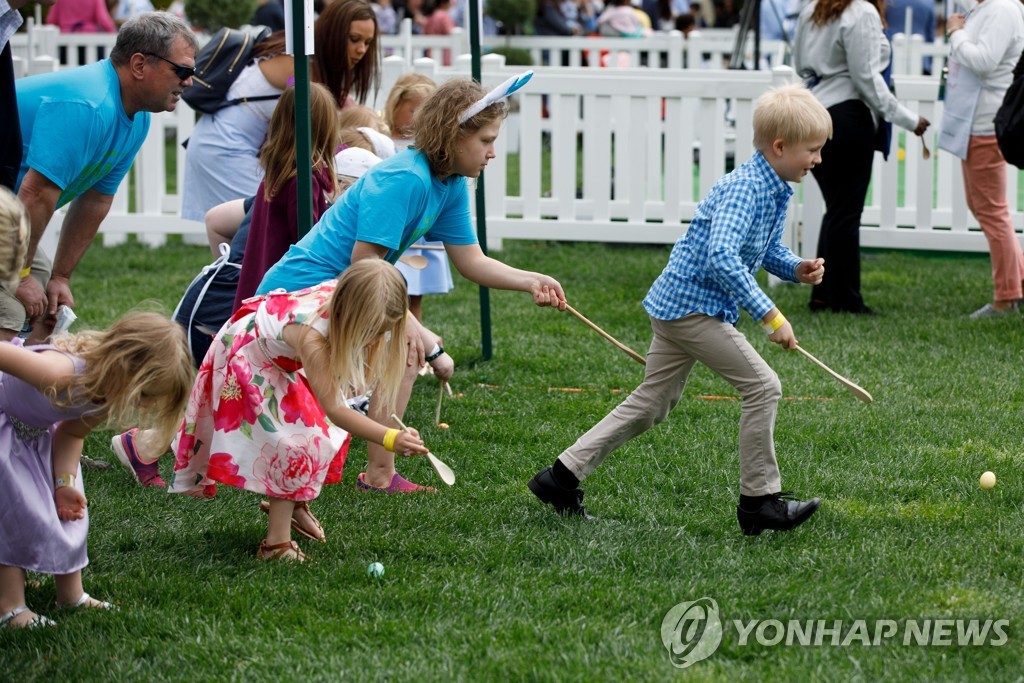 U.S.-WASHINGTON D.C.-WHITE HOUSE-EASTER EGG ROLL