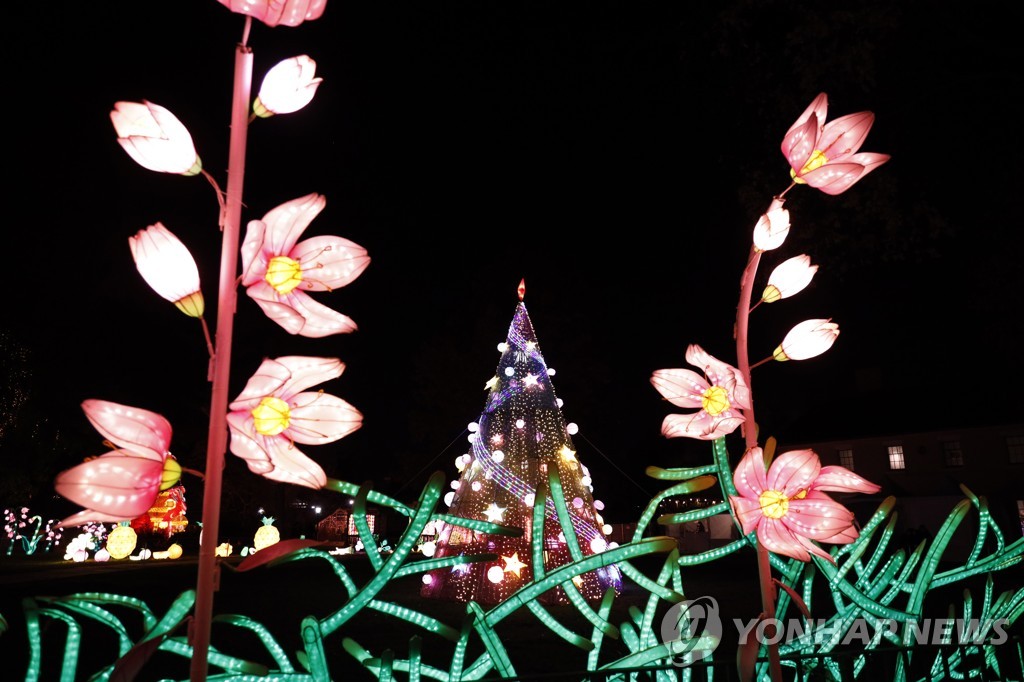 U.S.-NEW YORK-WINTER LANTERN FESTIVAL