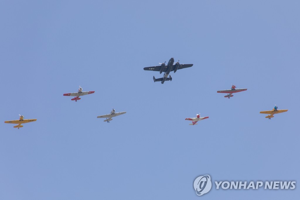 U.S.-TEXAS-DALLAS-COVID-19-WARPLANES-FLYOVER