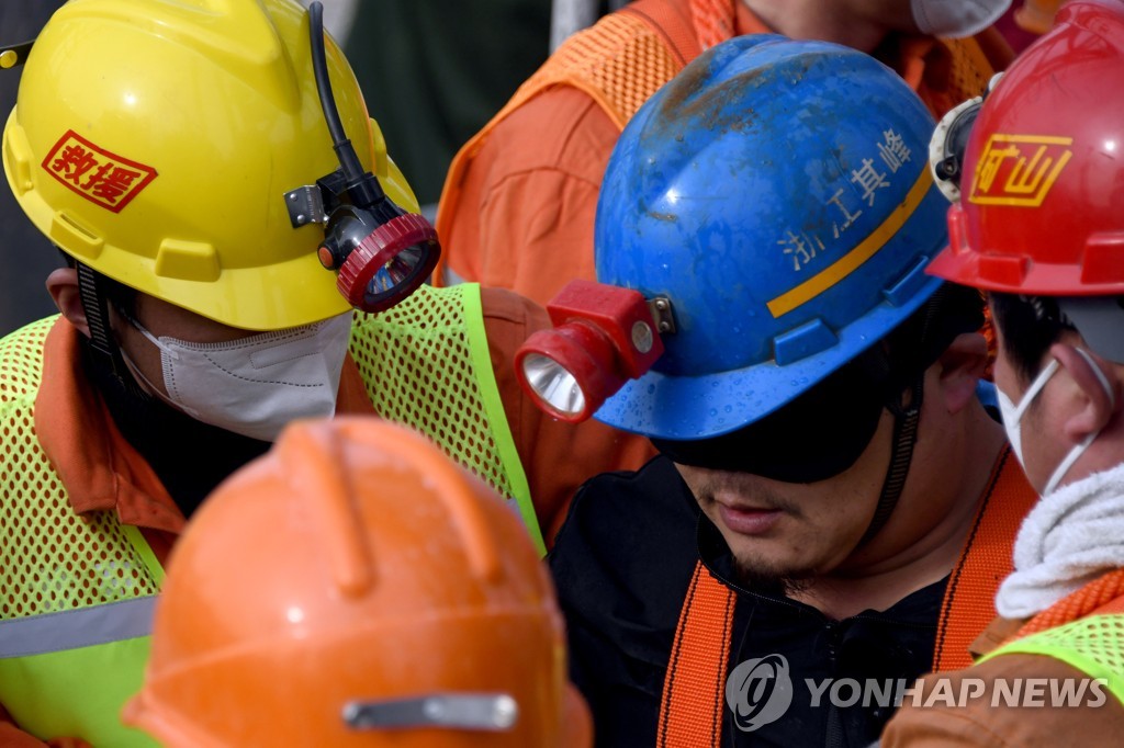 (SPOT NEWS)CHINA-SHANDONG-QIXIA-GOLD MINE-RESCUE (CN)