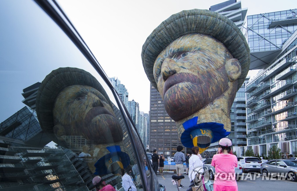 CANADA-TORONTO-VAN GOGH-HEAD-SHAPED-BALLOON