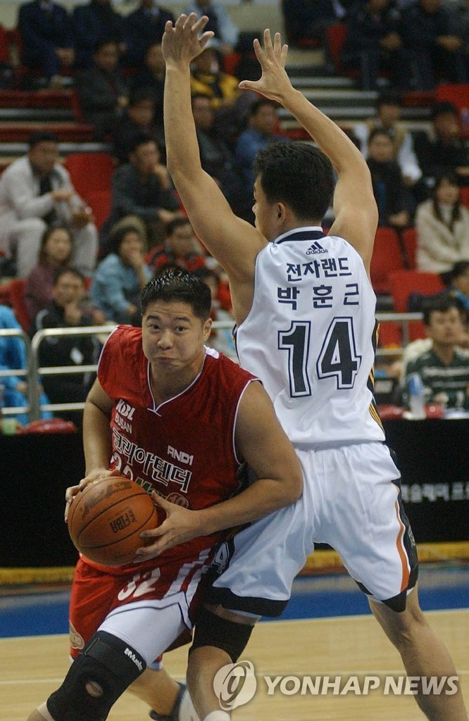 2003년 11월 코리아텐더의 고별전 모습. 상대는 전자랜드.