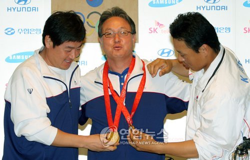 <올림픽> 김경문 감독, 금메달 무겁네!