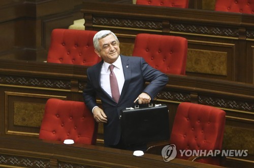 사르키샨 전 아르메니아 대통령, 퇴임 1주만에 실권 총리로