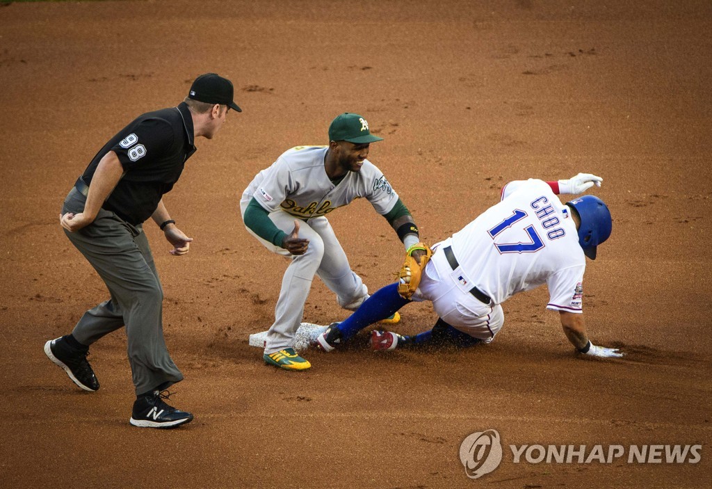 1회 안타 치고 2루에 안착한 추신수