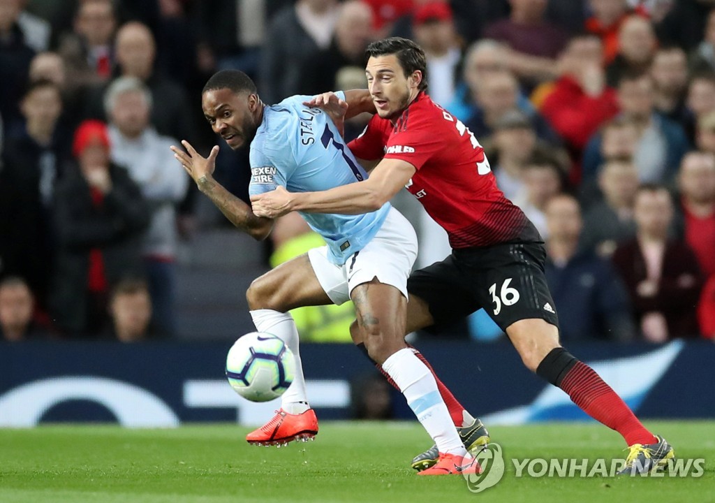 SOCCER-ENGLAND-MUN-MCI/