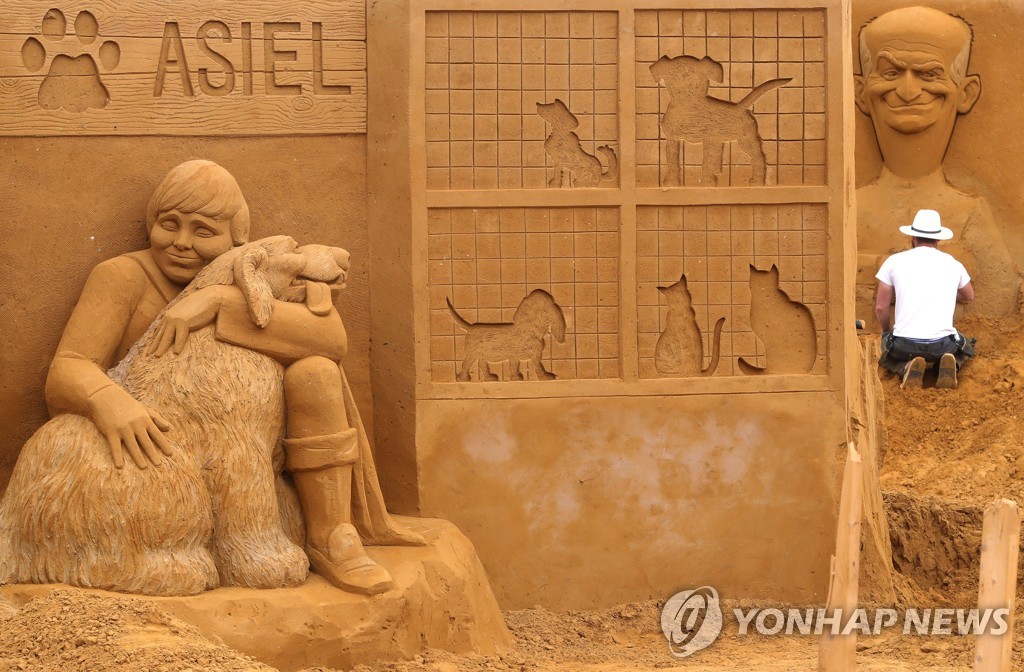BELGIUM-ART/SAND SCULPTURES