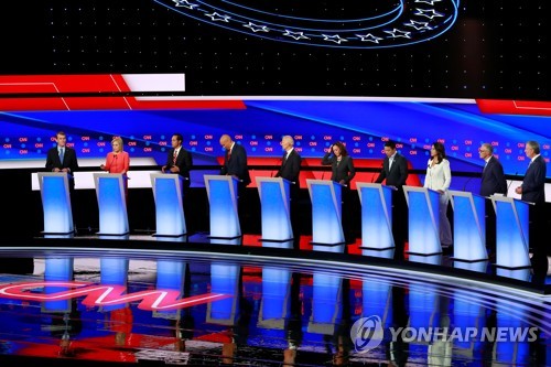 TV토론에 출연한 미국 민주당 대선 경선후보