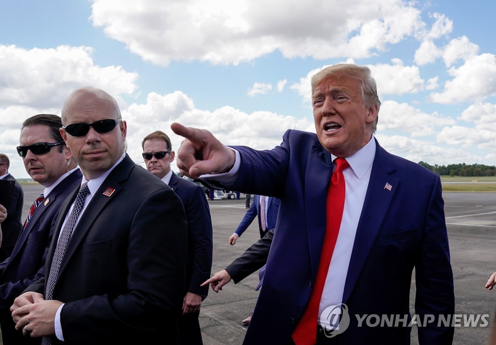 '탄핵 위기' 트럼프 "中, 바이든 전 부통령과 아들 조사해야"