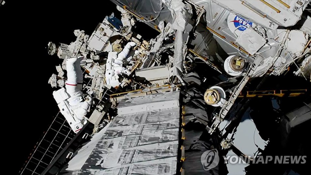 SPACE-EXPLORATION/SPACEWALK