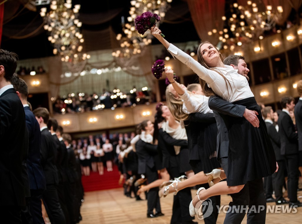 AUSTRIA-BALL/