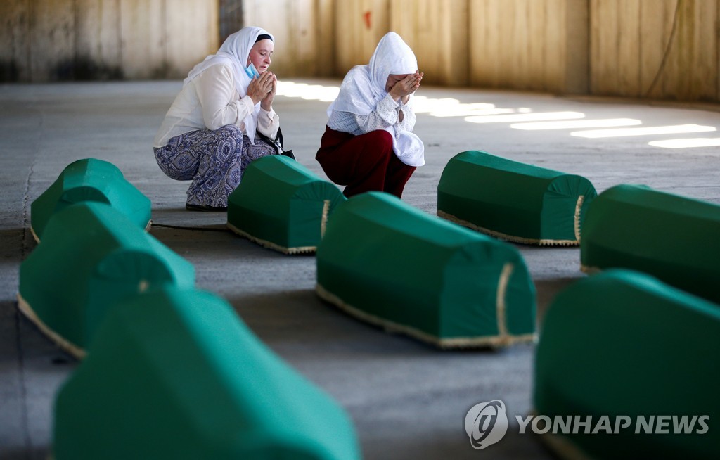 BOSNIA-SREBRENICA/COFFINS VIGIL