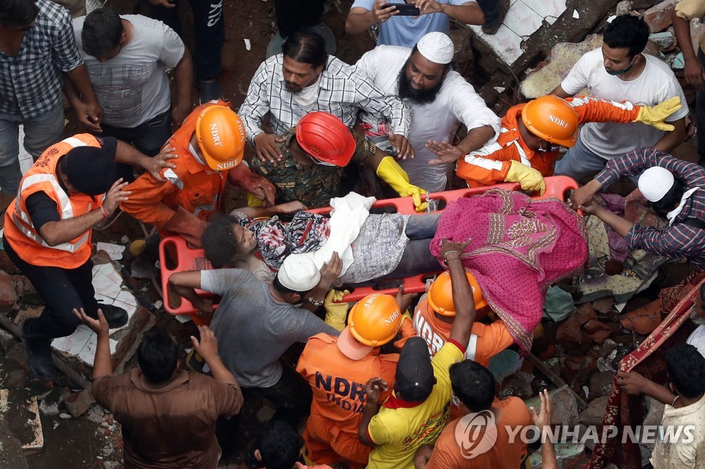 INDIA-COLLAPSE/