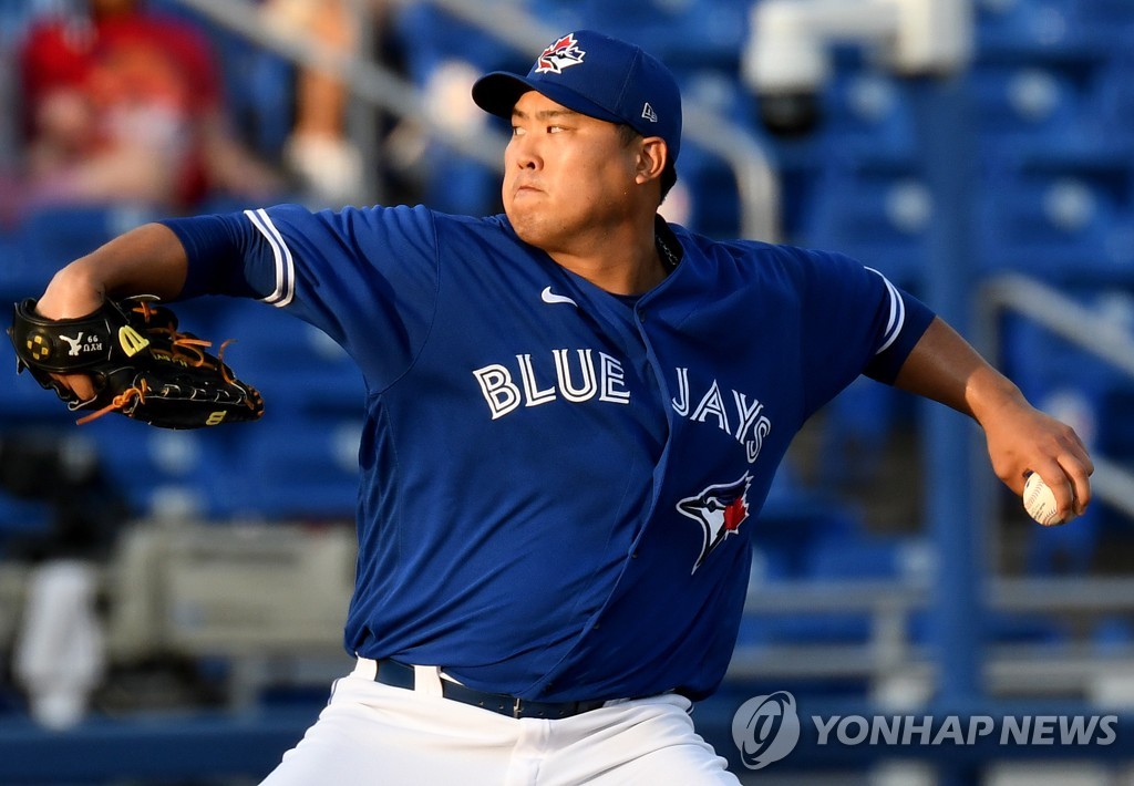 In this USA Today Sports photo via Reuters, Ryu Hyun-jin of the Toronto Blue Jays pitches against the Philadelphia Phillies in the top of the first inning of a major league spring training game at TD Ballpark in Dunedin, Florida, on March 26, 2021. (Yonhap)
